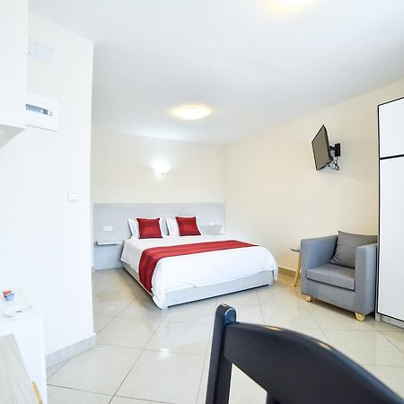 Lova Hotel Ανταναναρίβο Εξωτερικό φωτογραφία