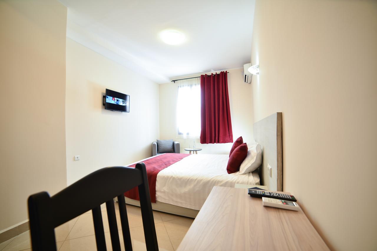 Lova Hotel Ανταναναρίβο Εξωτερικό φωτογραφία