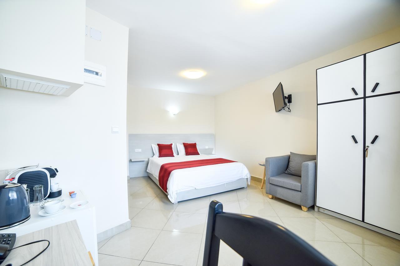 Lova Hotel Ανταναναρίβο Εξωτερικό φωτογραφία