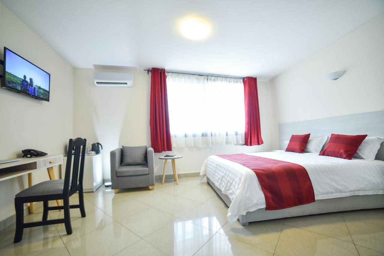 Lova Hotel Ανταναναρίβο Εξωτερικό φωτογραφία